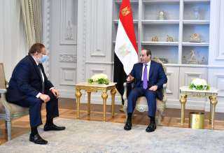 السيسي يوجه محافظ البنك المركزى...