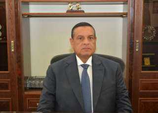 وزير التنمية المحلية يتلقى تقريراً...