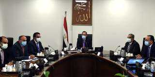 رئيس الوزراء يتابع الموقف التنفيذي...