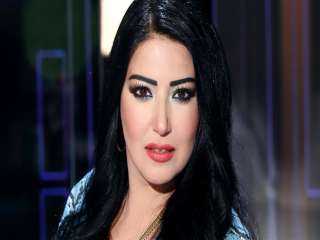 سمية الخشاب تخطف الأنظار في...