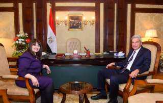 وزيرة الهجرة تبحث مع رئيس...