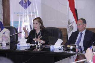 المائدة المستديرة حول الحد من...