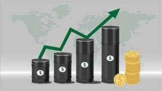 أسعار النفط تتراجع 3%.. وخام...
