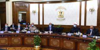 مدبولى: اتصال يومي مع محافظ...
