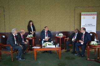 وزير التنمية المحلية يلتقى سفير...