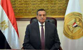وزير التنمية المحلية يتلقى تقريراً...
