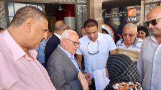 محافظ بورسعيد يلتقي عددا من...