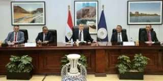 وزير السياحة يعقد اجتماعا مع...