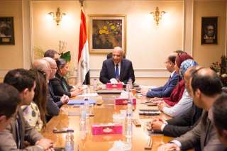 وزير قطاع الأعمال العام يتابع...