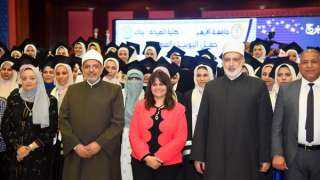 وزيرة الهجرة تحتفل باليوبيل الفضي...
