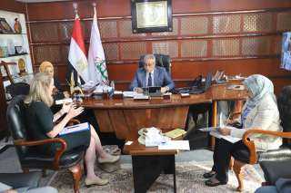 وزير القوى العاملة يلتقي نائب...