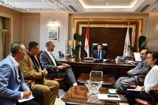 وزير الشباب والرياضة يلتقي رئيس...