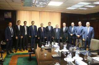 وزير الكهرباء يتابع مع نائب...