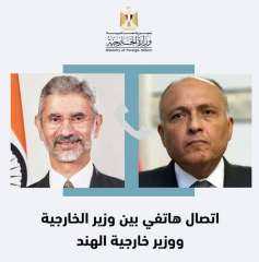 سامح شكرى يبحث هاتفياً من...