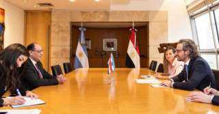 وزير الخارجية الأرجنتيني يستقبل السفير...