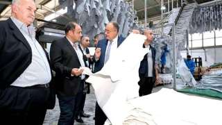 وزيرالصناعة يتفقد عددا من المدابغ...