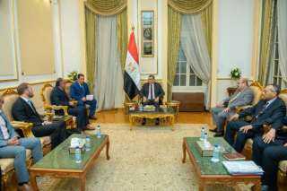 ” وزير الإنتاج الحربي” يجتمع...