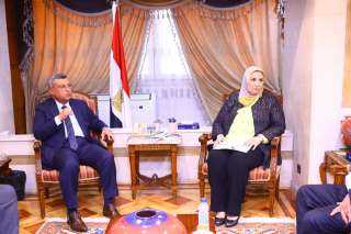 وزيرة التضامن تستقبل وزير البترول...