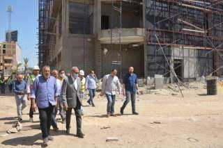 محافظ القليوبية يقوم بجولة ميدانية...