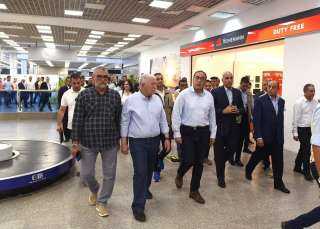 رئيس الوزراء يتفقد محطتي شحن...