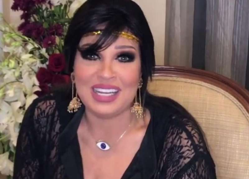 بالصور.. فيفي عبده تخطف أنظار جمهورها على الشاطئ