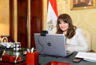 وزيرة الهجرة تبدأ مبادرة تواصل...