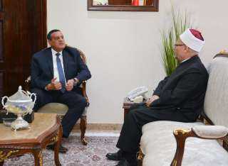 وزير التنمية المحلية يستقبل مفتي...