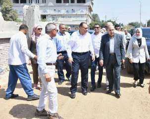 محافظ الشرقية يتفقد أعمال الرصف...
