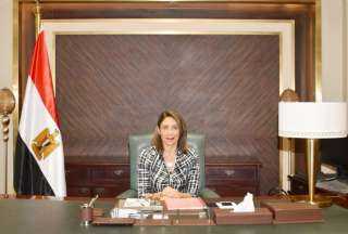 وزيرة الثقافة تباشر عملها من...