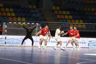 الزمالك يهزم الأهلي ويتوج ببطولة...