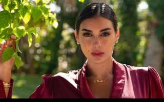 ياسمين صبري تخطف الأنظار بمكياج...