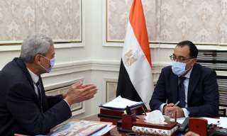 رئيس الوزراء يتابع عددا من...