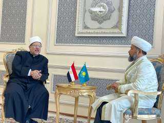 مفتي كازاخستان يهدى درع الإدارة...