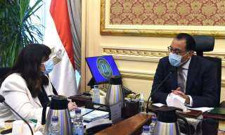 رئيس الوزراء يتابع مع وزيرة...