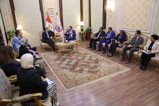وزير الصحة يبحث التعاون في...