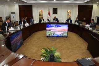 وزير الإسكان يلتقى ممثلى مجموعة...