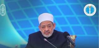 الامام الاكبر: البشرية الآن أصبحت...