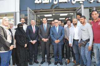 محافظ بورسعيد يتفقد مركز إصدار...