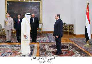 الرئيس السيسي يتسلم أوراق اعتماد...