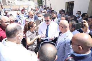 وزير الصحة يتفقد مستشفى الإيمان...