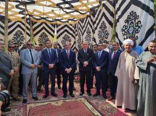 وزير الاتصالات ومحافظ قنا ورئيس...