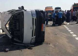 إصابة 15 شخصا فى انقلاب...