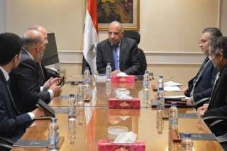 ‬وزير قطاع الأعمال يبحث مع...