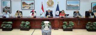وزير السياحة والآثار يلتقي بأعضاء...