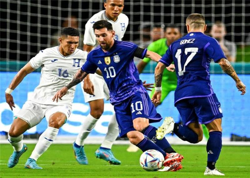 ميسي يقود الأرجنتين للفوز على هندوراس بثلاثية 