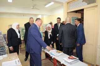 محافظ القاهرة يتفقد مدارس الأسمرات...