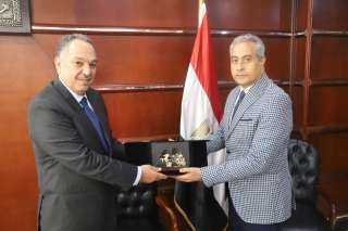 وزير القوى العاملة يلتقي السفير...