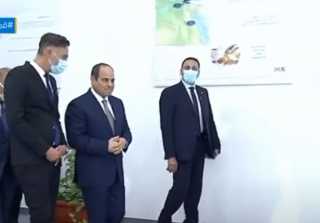 بالفيديو.. الرئيس السيسي يستمع لشرح...