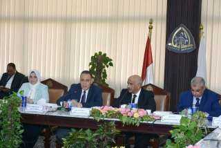 محافظ الشرقية يُشارك إجتماع مجلس...