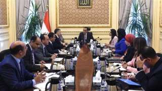 رئيس الوزراء يتابع مع وزير...